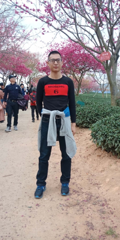 小梁的第一张照片--平潭征婚网