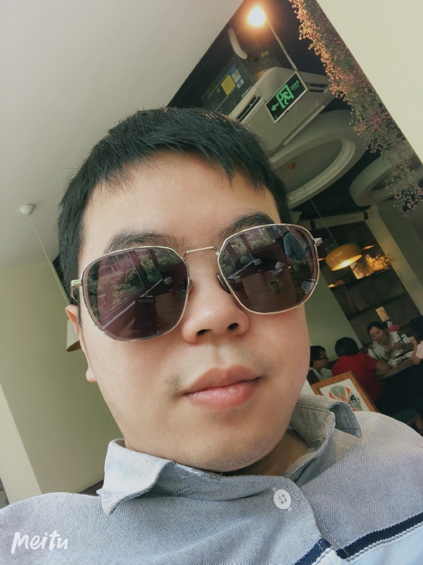 月台等路人的第一张照片--平潭征婚网